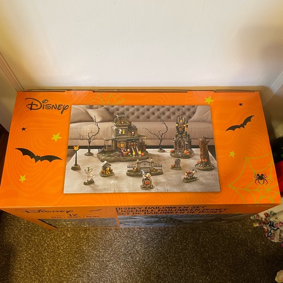 Costco exclusive Disney Halloween 🎃 set - Picture 10 of 14